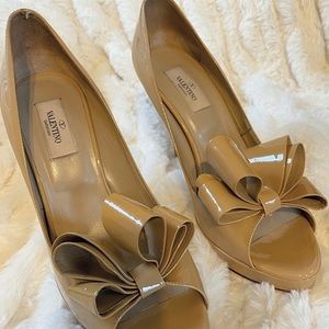 Valentino Garavani | Nude Patent Bow Peep Toe Platform Pumps ✨